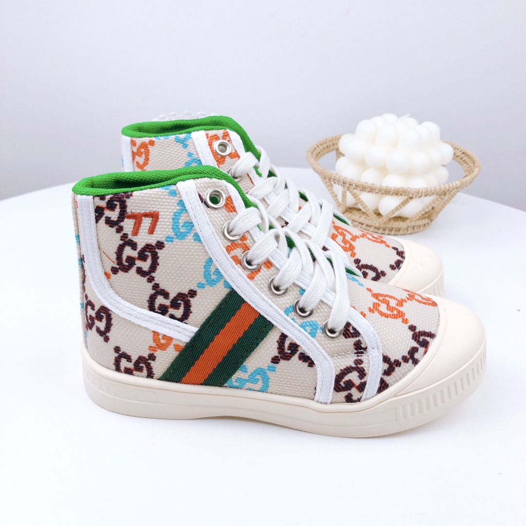 图片[7]-特价 古驰高帮 儿童帆布鞋 尺码：26-37码 宝宝的鞋柜自然少不了一双舒适百搭的鞋子✅古驰这款不用多介绍，经典中的经典，橡胶硫化底，防滑耐磨舒适，超级好穿‼️-选品中心