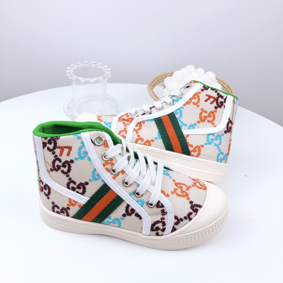 图片[8]-特价 古驰高帮 儿童帆布鞋 尺码：26-37码 宝宝的鞋柜自然少不了一双舒适百搭的鞋子✅古驰这款不用多介绍，经典中的经典，橡胶硫化底，防滑耐磨舒适，超级好穿‼️-选品中心