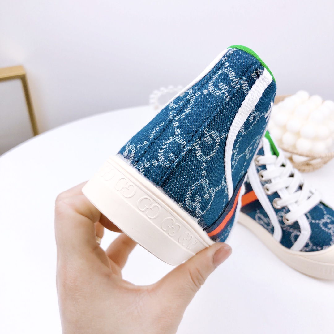 图片[4]-特价 古驰高帮 儿童帆布鞋 尺码：26-37码 宝宝的鞋柜自然少不了一双舒适百搭的鞋子✅古驰这款不用多介绍，经典中的经典，橡胶硫化底，防滑耐磨舒适，超级好穿‼️-选品中心