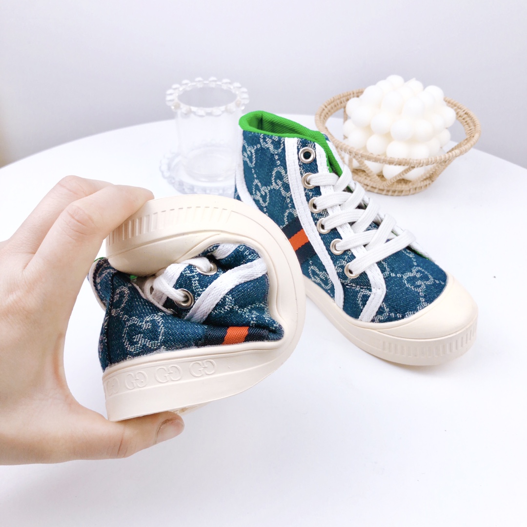 图片[9]-特价 古驰高帮 儿童帆布鞋 尺码：26-37码 宝宝的鞋柜自然少不了一双舒适百搭的鞋子✅古驰这款不用多介绍，经典中的经典，橡胶硫化底，防滑耐磨舒适，超级好穿‼️-选品中心