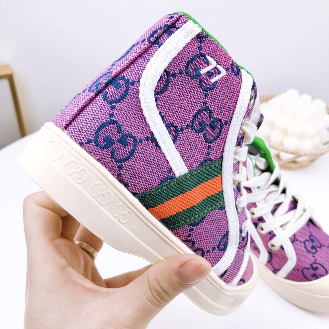 图片[4]-特价 古驰高帮 儿童帆布鞋 尺码：26-37码 宝宝的鞋柜自然少不了一双舒适百搭的鞋子✅古驰这款不用多介绍，经典中的经典，橡胶硫化底，防滑耐磨舒适，超级好穿‼️-选品中心