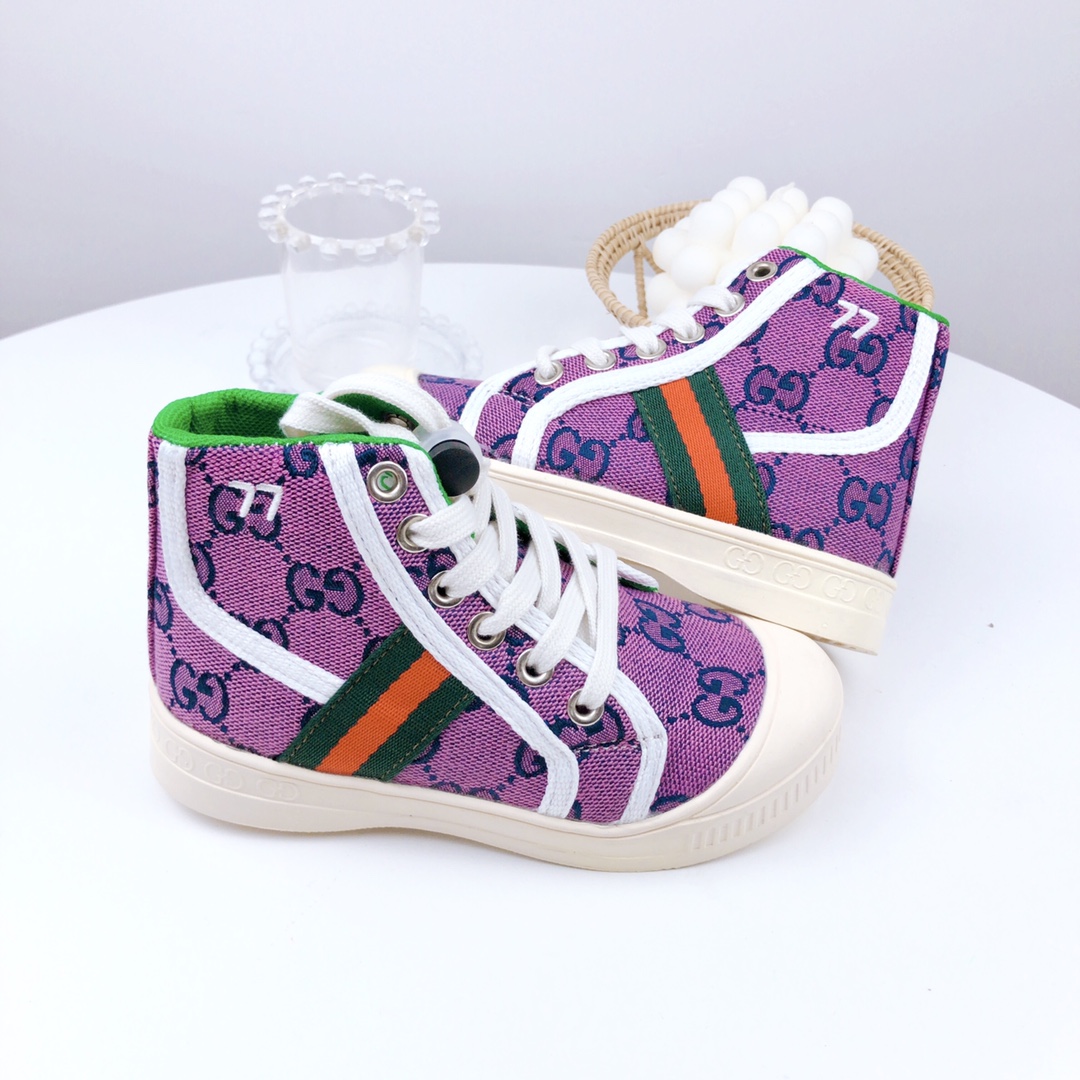 图片[9]-特价 古驰高帮 儿童帆布鞋 尺码：26-37码 宝宝的鞋柜自然少不了一双舒适百搭的鞋子✅古驰这款不用多介绍，经典中的经典，橡胶硫化底，防滑耐磨舒适，超级好穿‼️-选品中心