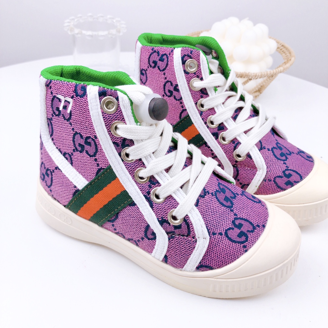 图片[2]-特价 古驰高帮 儿童帆布鞋 尺码：26-37码 宝宝的鞋柜自然少不了一双舒适百搭的鞋子✅古驰这款不用多介绍，经典中的经典，橡胶硫化底，防滑耐磨舒适，超级好穿‼️-选品中心