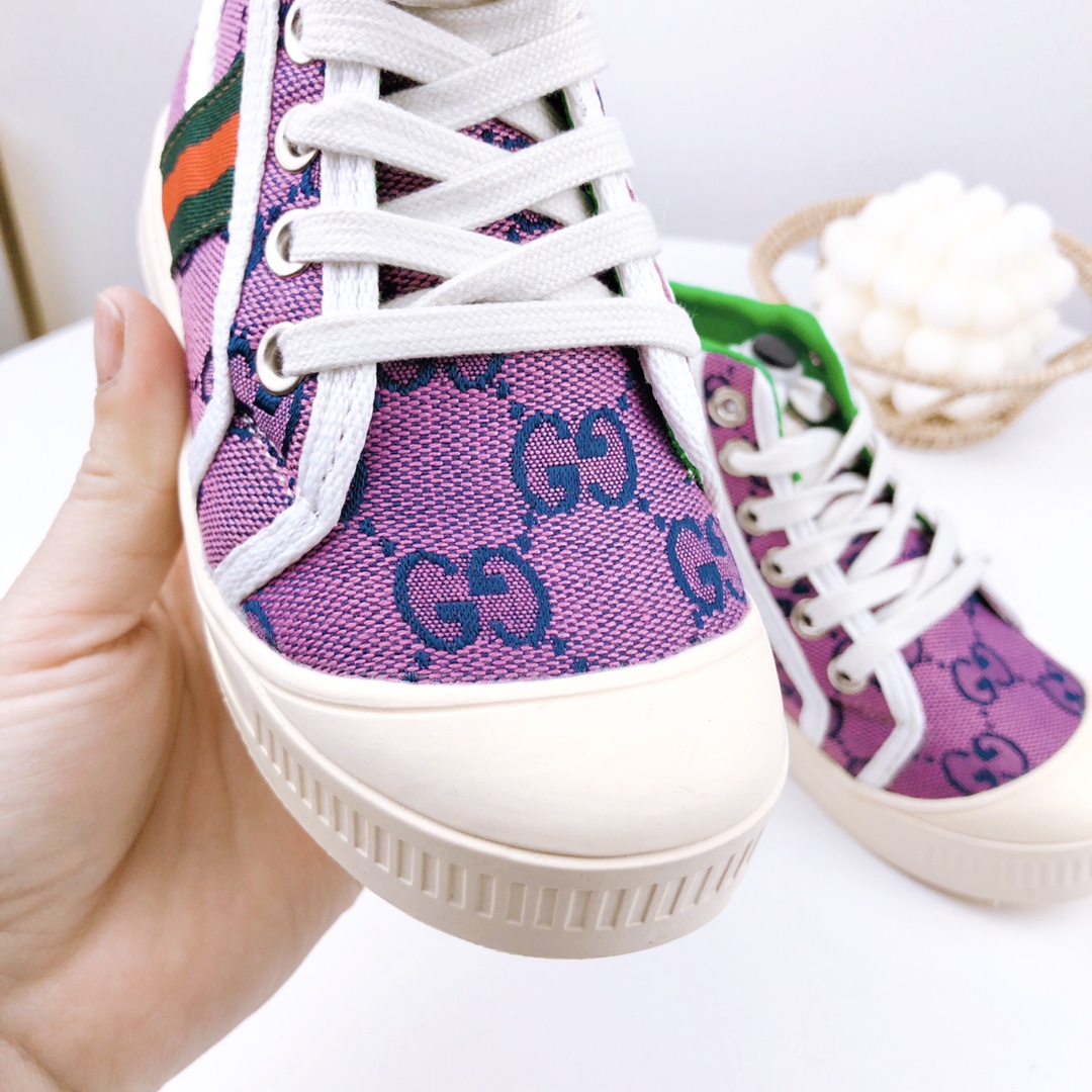 图片[5]-特价 古驰高帮 儿童帆布鞋 尺码：26-37码 宝宝的鞋柜自然少不了一双舒适百搭的鞋子✅古驰这款不用多介绍，经典中的经典，橡胶硫化底，防滑耐磨舒适，超级好穿‼️-选品中心