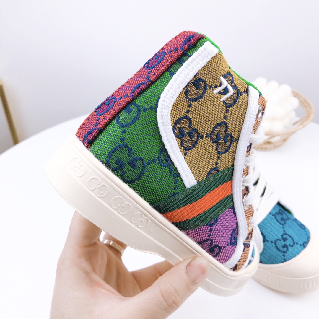 图片[4]-特价 古驰高帮 儿童帆布鞋 尺码：26-37码 宝宝的鞋柜自然少不了一双舒适百搭的鞋子✅古驰这款不用多介绍，经典中的经典，橡胶硫化底，防滑耐磨舒适，超级好穿‼️-选品中心