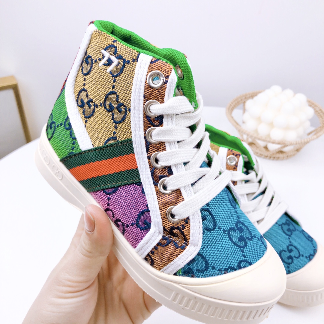 图片[3]-特价 古驰高帮 儿童帆布鞋 尺码：26-37码 宝宝的鞋柜自然少不了一双舒适百搭的鞋子✅古驰这款不用多介绍，经典中的经典，橡胶硫化底，防滑耐磨舒适，超级好穿‼️-选品中心