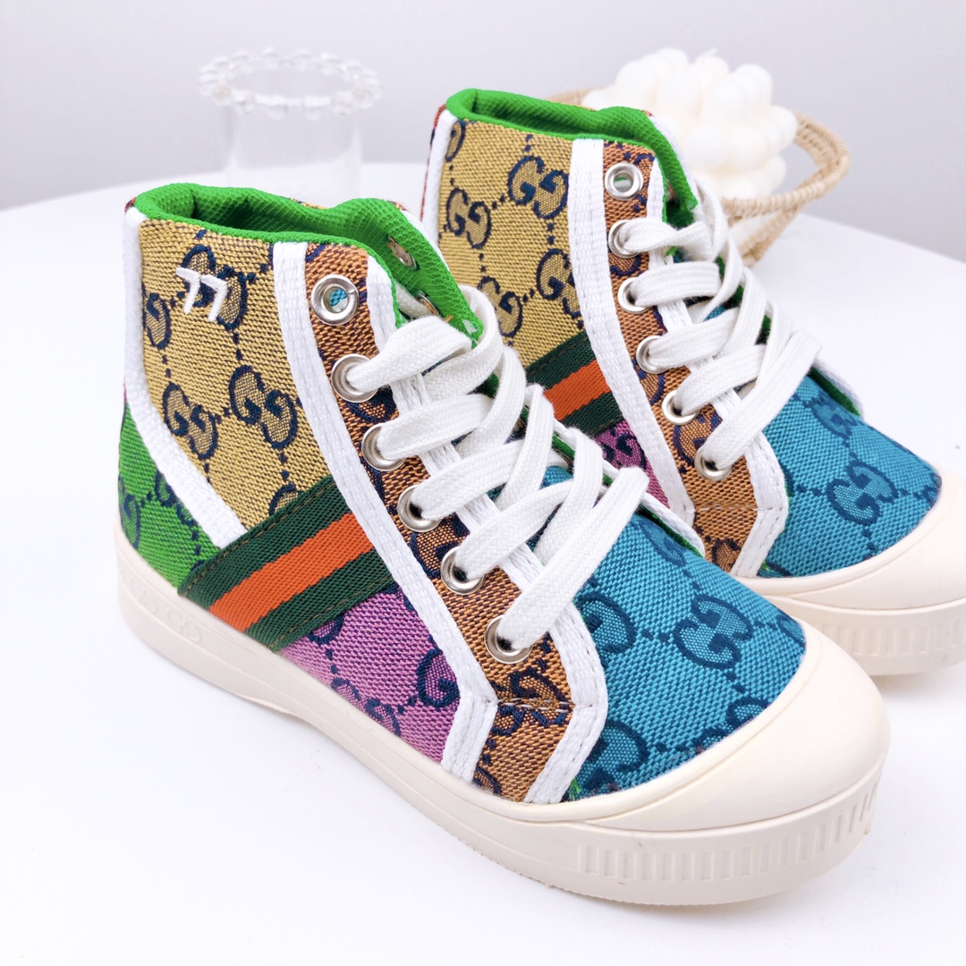 图片[2]-特价 古驰高帮 儿童帆布鞋 尺码：26-37码 宝宝的鞋柜自然少不了一双舒适百搭的鞋子✅古驰这款不用多介绍，经典中的经典，橡胶硫化底，防滑耐磨舒适，超级好穿‼️-选品中心