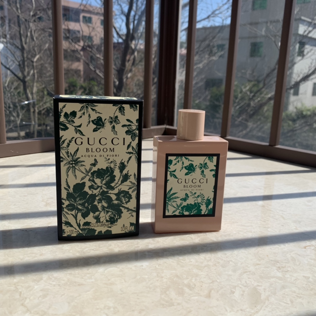 Good
 Perfume Green White Women Winter Collection