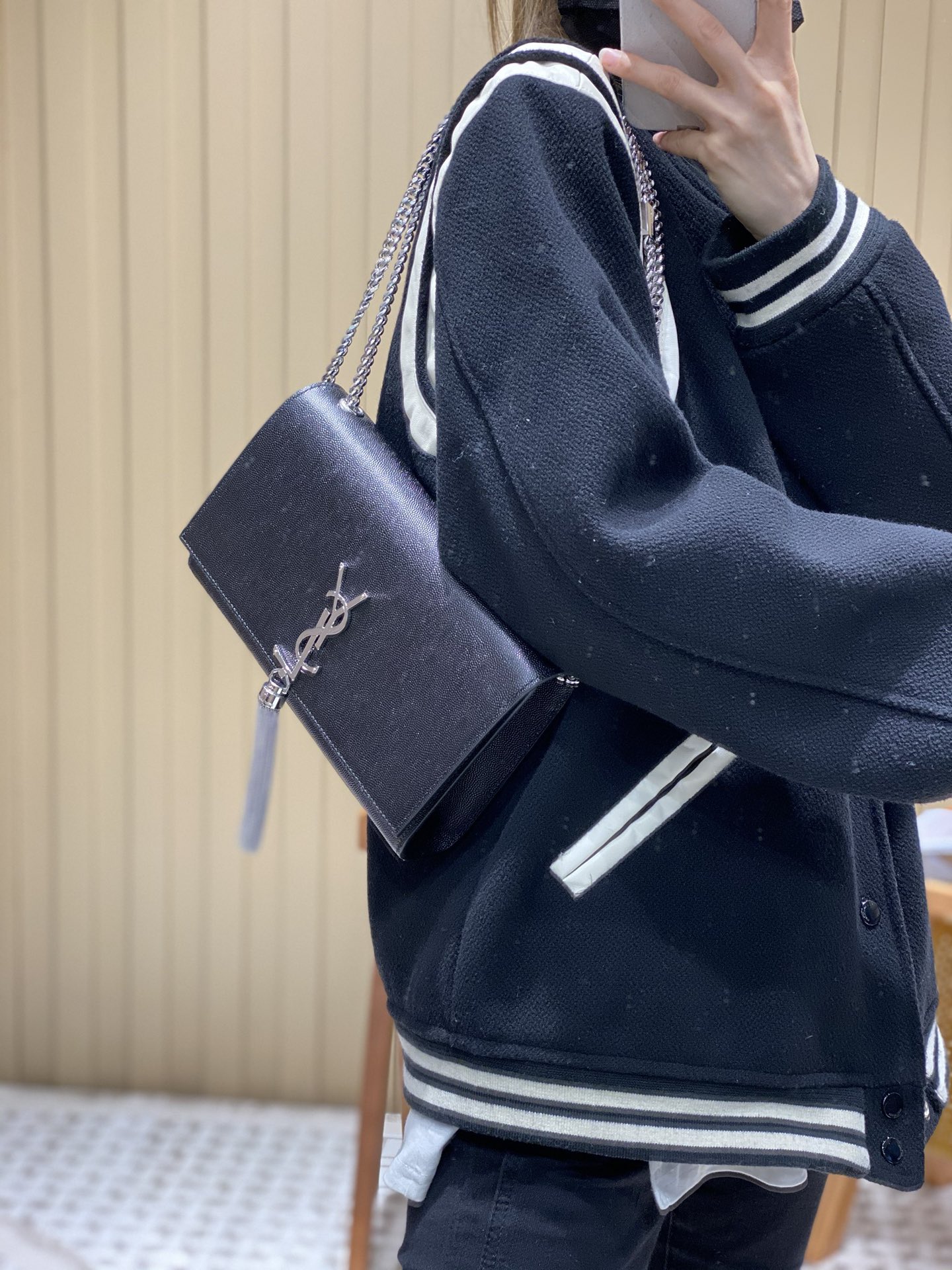 YSL 𝑲𝒂𝒕𝒆 𝟮𝟰𝒄𝒎 鱼子酱流苏包 354119黑色/银扣