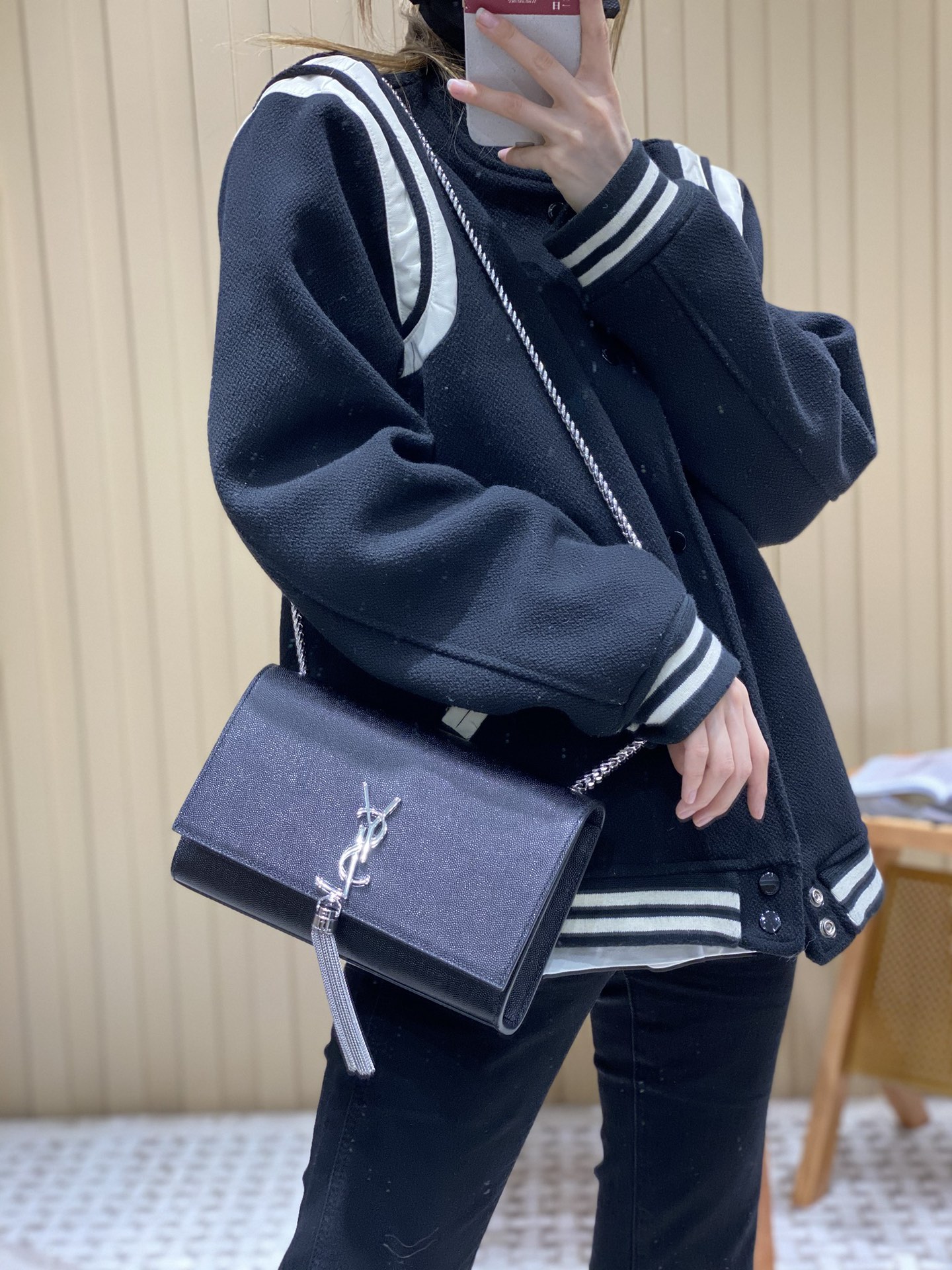 YSL 𝑲𝒂𝒕𝒆 𝟮𝟰𝒄𝒎 鱼子酱流苏包 354119黑色/银扣