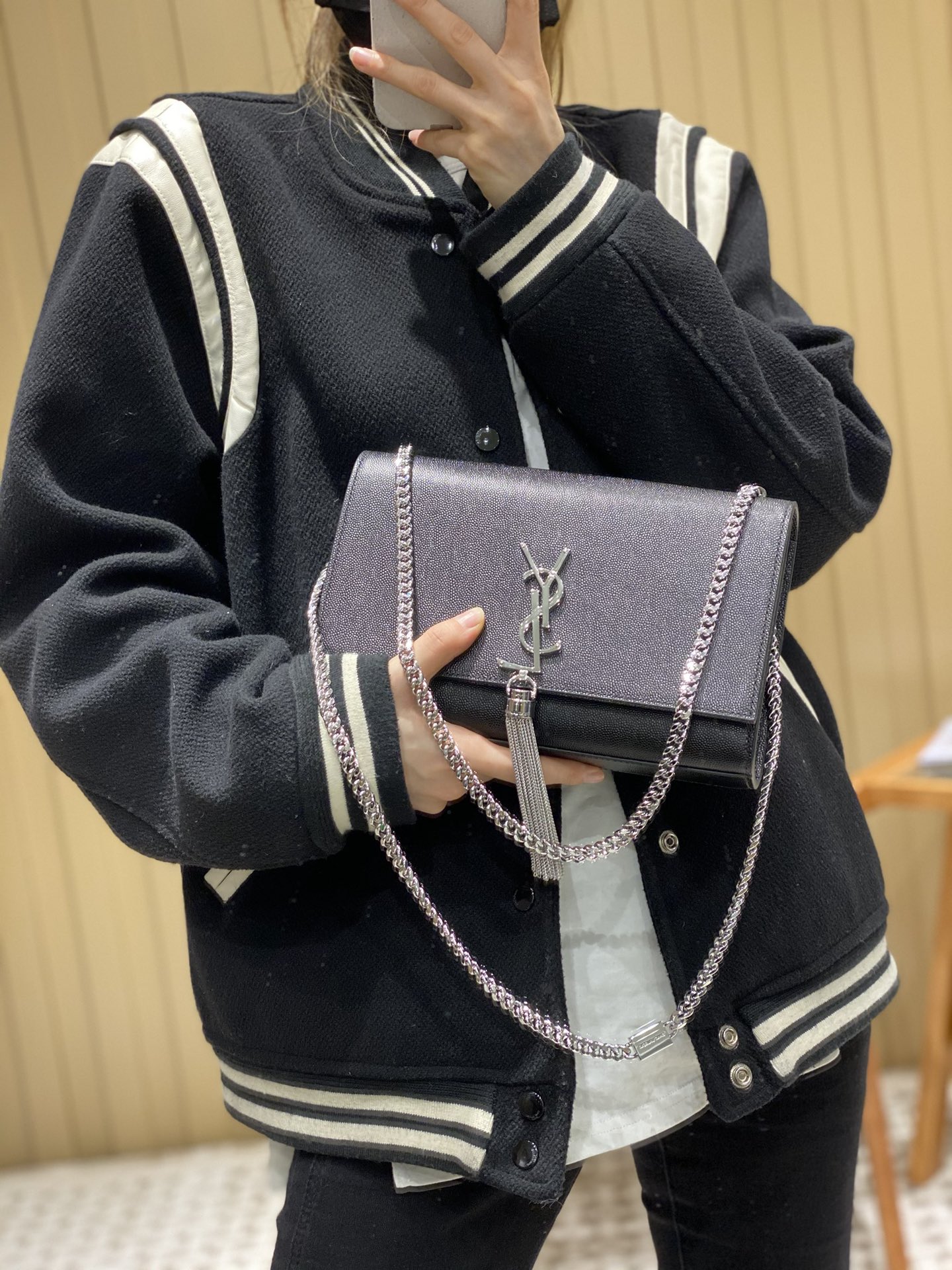 YSL 𝑲𝒂𝒕𝒆 𝟮𝟰𝒄𝒎 鱼子酱流苏包 354119黑色/银扣