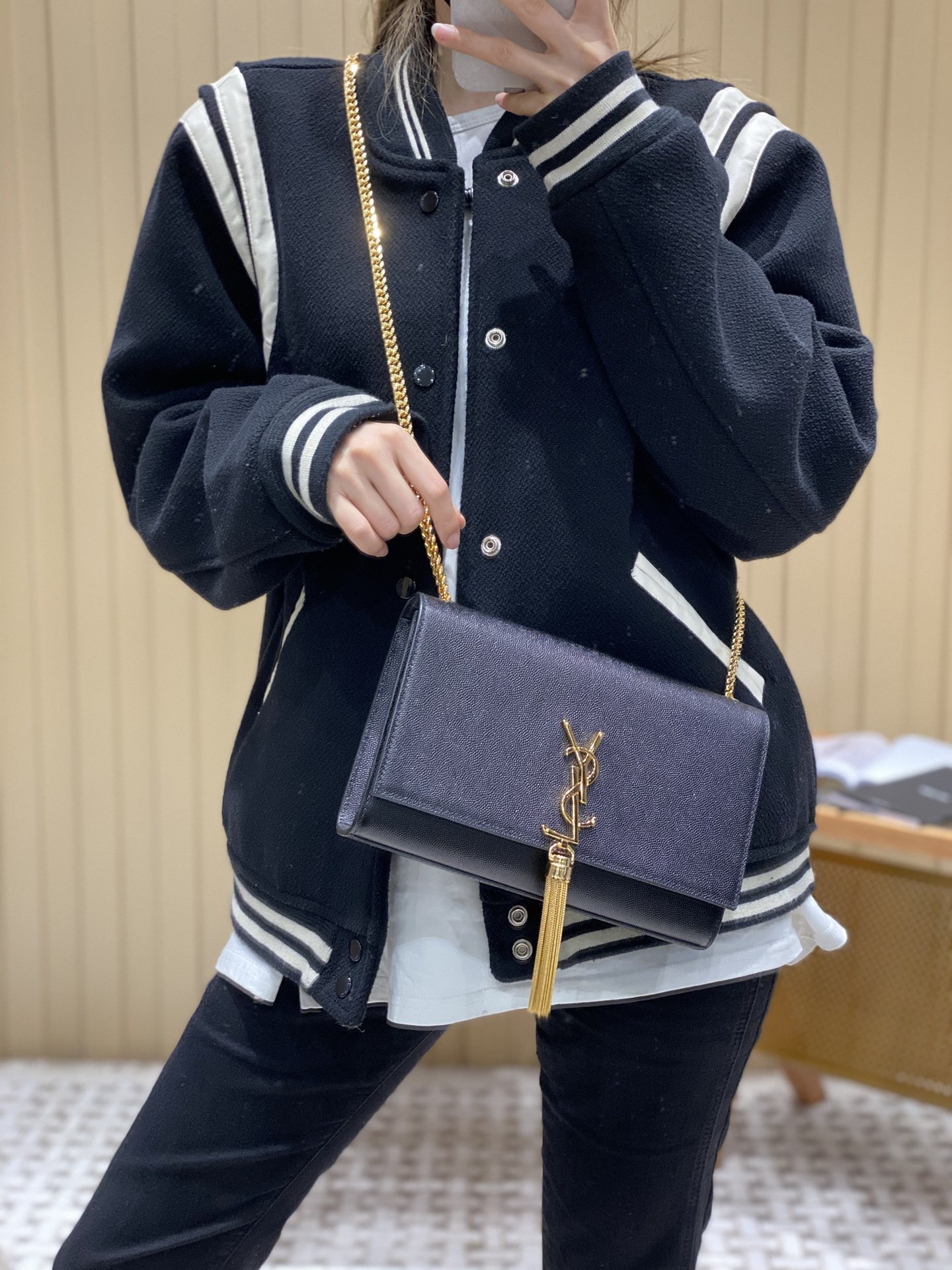 YSL 𝑲𝒂𝒕𝒆 𝟮𝟰𝒄𝒎 鱼子酱流苏包 354119黑色/金扣