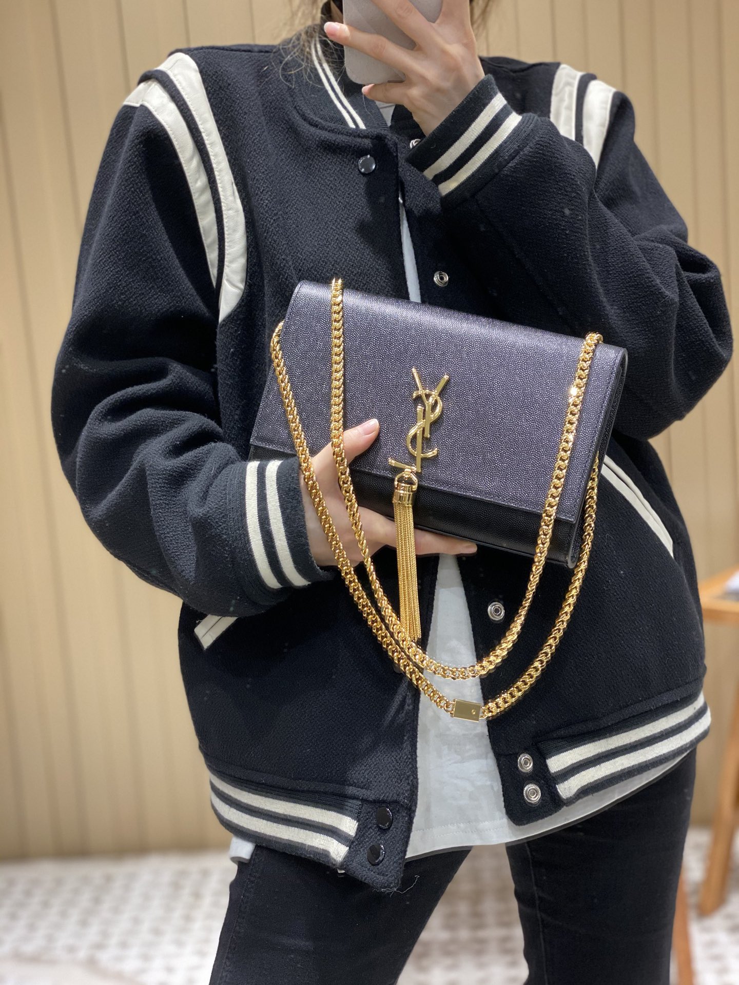 YSL 𝑲𝒂𝒕𝒆 𝟮𝟰𝒄𝒎 鱼子酱流苏包 354119黑色/金扣
