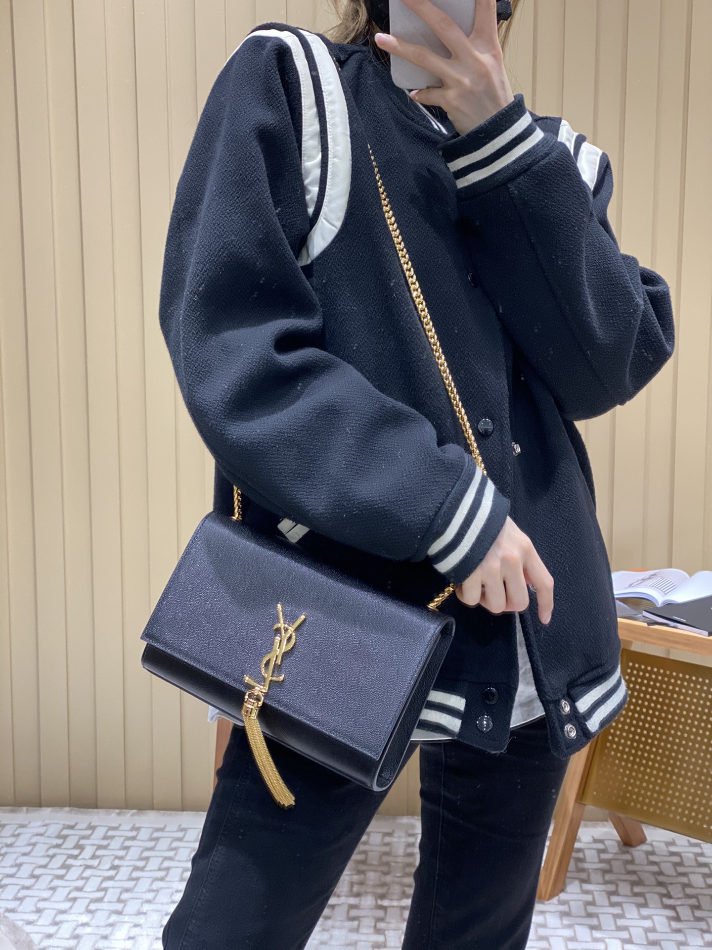 YSL 𝑲𝒂𝒕𝒆 𝟮𝟰𝒄𝒎 鱼子酱流苏包 354119黑色/金扣