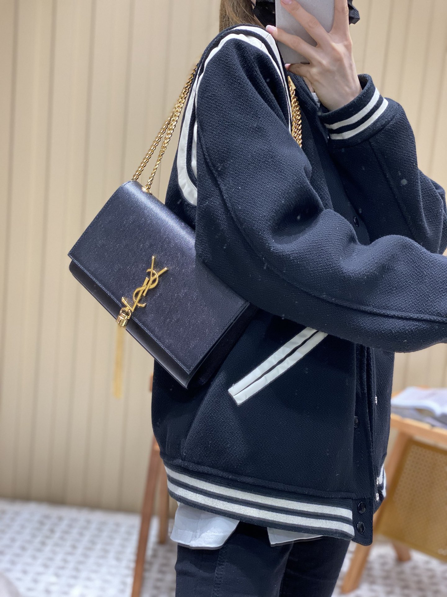 YSL 𝑲𝒂𝒕𝒆 𝟮𝟰𝒄𝒎 鱼子酱流苏包 354119黑色/金扣