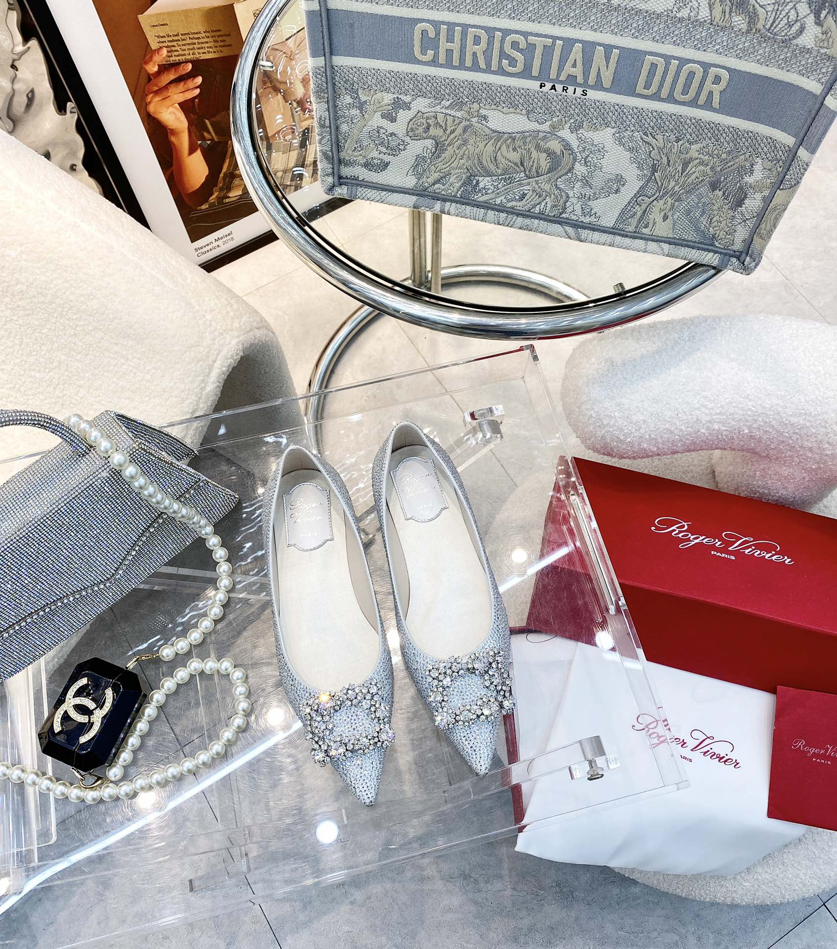 NO:616707,¨2025 new counter crystal shoe series is launched ★★★★★ Mainly recommended by the official website, the fairy is a gorgeous appearance shoe, with four medium heels to meet the needs of different occasions, full of luxury and exquisite aura, a must-have for high-end wear. Customized fabric pattern on the upper with shiny imported Czech hot diamonds, and full Oden diamonds on the shoe. Lining: Specific hybrid lambskin/silk splicing outsole, original Italian leather outsole. Shoe size:  35-39 (customized for 40, non-refundable) Delivery of the latest luxury counters with simultaneous packaging High heels, 6.5, 8.5, 10, high heels, single shoes, high heels, sheepskin, real silk, Leather soles19860909¨2025专柜新款水晶鞋系列上新 ★★★★★ 官网主推,仙女本尊华丽丽出场单鞋,四中跟高满足不同场合需求,奢华精致气场全开,高级感穿搭必备行头 鞋面定制布纹配闪亮进口捷克烫钻,鞋花全奥登钻  内里: 特定混种小羊皮/真丝拼接 大底原版意大利真皮大底 鞋码: 35-39（40定制不退换） 配送豪华最新专柜同步包装 跟高平跟、6.5、8.5、10,高跟鞋单鞋,high heels,sheepskin,real silk,Leather soles,Women's Shoes