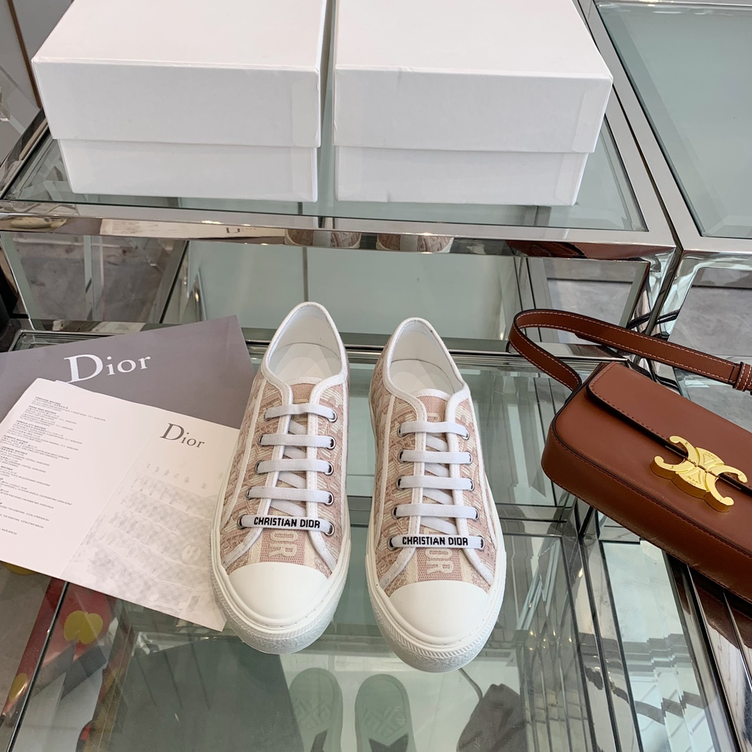 NO:165640,Top version Dior classic versatile cloth shoes Original electric embroidered fabric   sheepskin lining Original cowhide footbed Original outsole Size 35-40, casual shoes/sports shoes, dior, dior, sneakers, cowhide, sheepskin19860909顶级版本 Dior迪奥经典百搭布鞋 原版电绣面料 羊皮内里 原版牛皮垫脚 原版大底 尺码35-40,休闲鞋/运动鞋,dior,dior,sneakers,cowhide,sheepskin,Women's Shoes