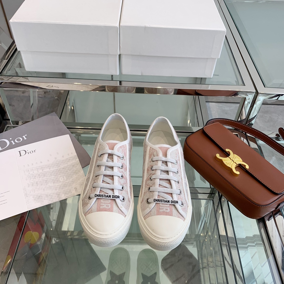 NO:165648,Top version Dior classic versatile cloth shoes Original electric embroidered fabric   sheepskin lining Original cowhide footbed Original outsole Size 35-40, casual shoes/sports shoes, dior, dior, sneakers, cowhide, sheepskin19860909顶级版本 Dior迪奥经典百搭布鞋 原版电绣面料 羊皮内里 原版牛皮垫脚 原版大底 尺码35-40,休闲鞋/运动鞋,dior,dior,sneakers,cowhide,sheepskin,Women's Shoes