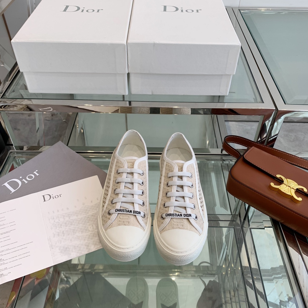 NO:165652,Top version Dior classic versatile cloth shoes Original electric embroidered fabric   sheepskin lining Original cowhide footbed Original outsole Size 35-40, casual shoes/sports shoes, dior, dior, sneakers, cowhide, sheepskin19860909顶级版本 Dior迪奥经典百搭布鞋 原版电绣面料 羊皮内里 原版牛皮垫脚 原版大底 尺码35-40,休闲鞋/运动鞋,dior,dior,sneakers,cowhide,sheepskin,Women's Shoes