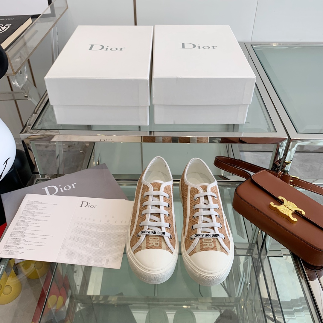 NO:165656,Top version Dior classic versatile cloth shoes Original electric embroidered fabric   sheepskin lining Original cowhide footbed Original outsole Size 35-40, casual shoes/sports shoes, dior, dior, sneakers, cowhide, sheepskin19860909顶级版本 Dior迪奥经典百搭布鞋 原版电绣面料 羊皮内里 原版牛皮垫脚 原版大底 尺码35-40,休闲鞋/运动鞋,dior,dior,sneakers,cowhide,sheepskin,Women's Shoes