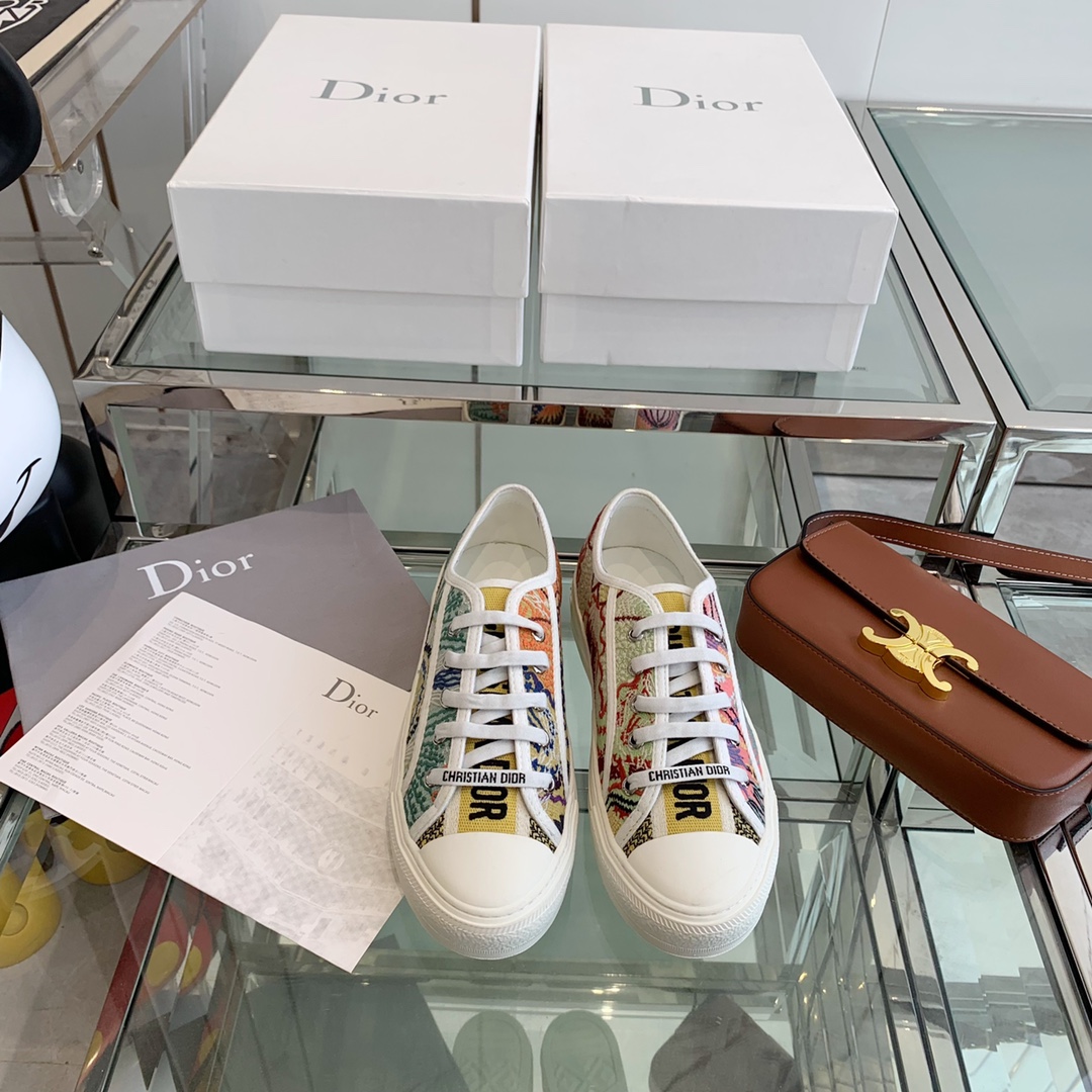 NO:165659,Top version Dior classic versatile cloth shoes Original electric embroidered fabric   sheepskin lining Original cowhide footbed Original outsole Size 35-40, casual shoes/sports shoes, dior, dior, sneakers, cowhide, sheepskin19860909顶级版本 Dior迪奥经典百搭布鞋 原版电绣面料 羊皮内里 原版牛皮垫脚 原版大底 尺码35-40,休闲鞋/运动鞋,dior,dior,sneakers,cowhide,sheepskin,Women's Shoes