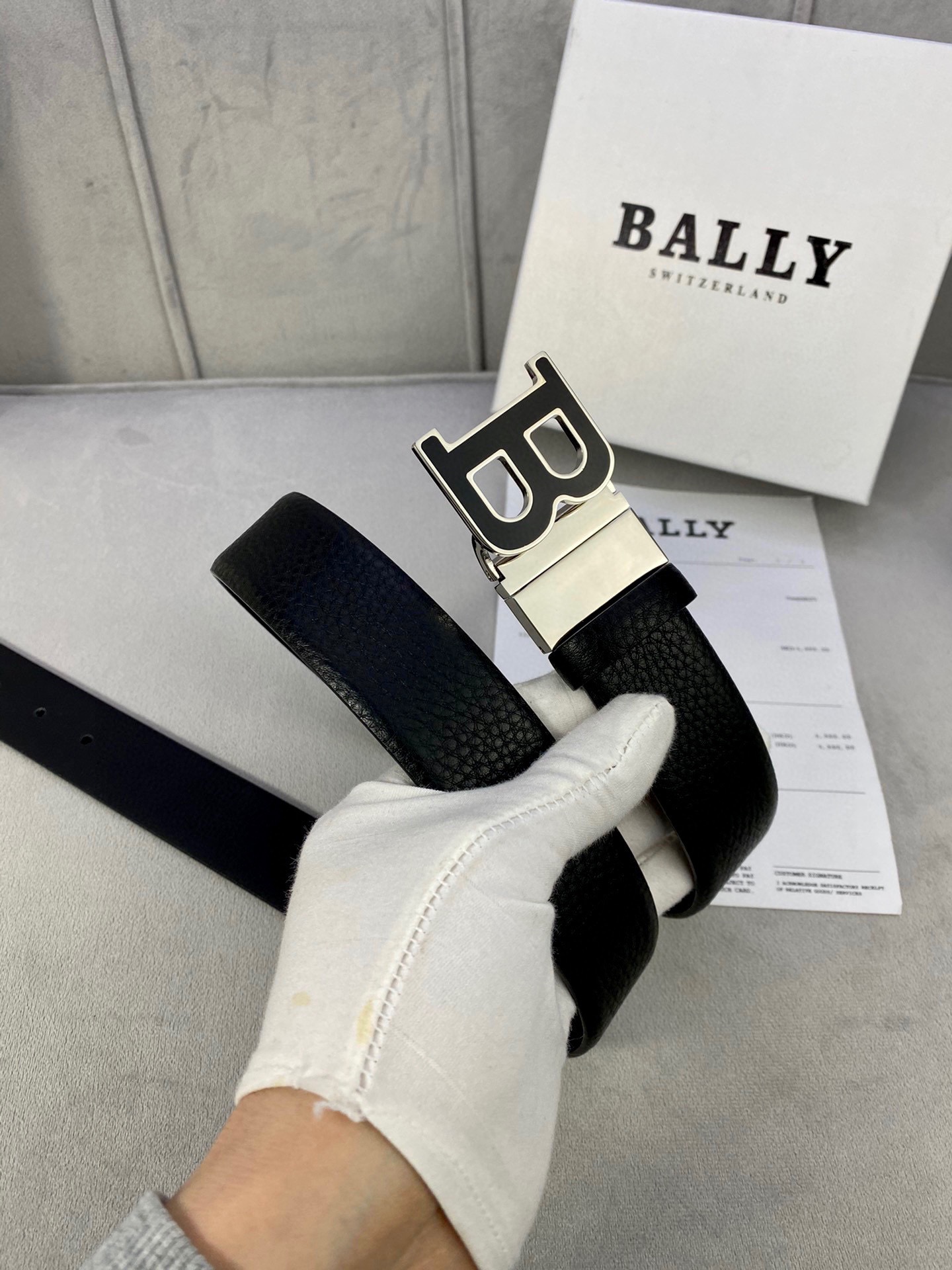 BALLY巴利荔枝纹双面头层牛皮皮带配有金/银B字母扣头该皮带可调节且能根据需要剪裁质量保证达到修身效果