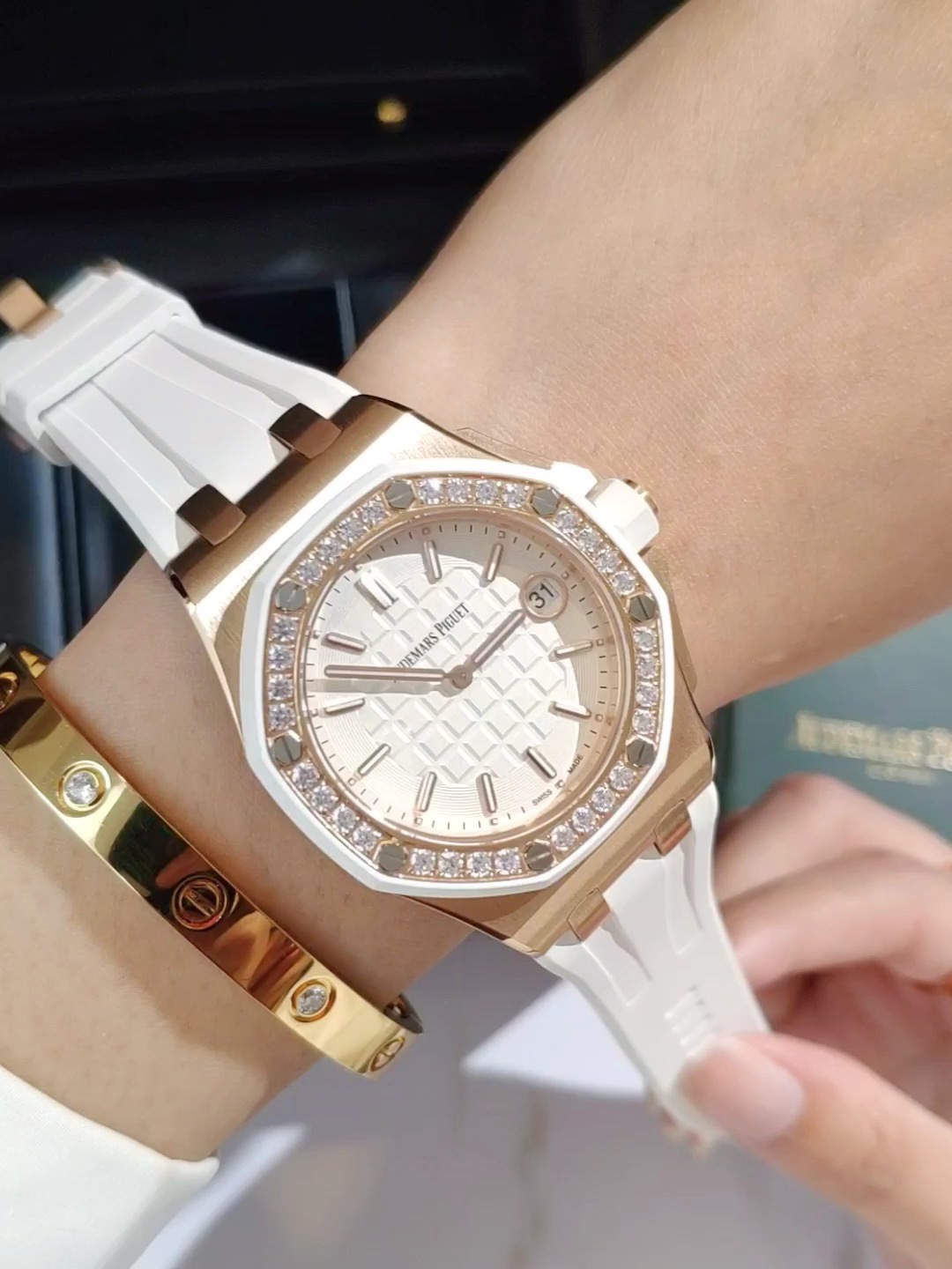 Top Market Version: Royal Oaks Offshore Series 37mm with High-Quality Materials and Elegant Design