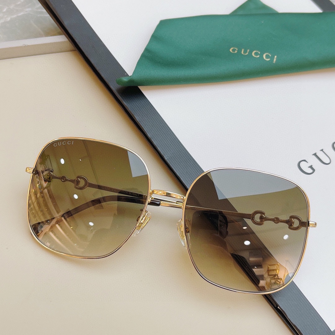  马衔扣 鹿晗同款 高品质一比一，条码袋子包装【GUCC*】古*驰 GG0879S 墨镜女方框1955系