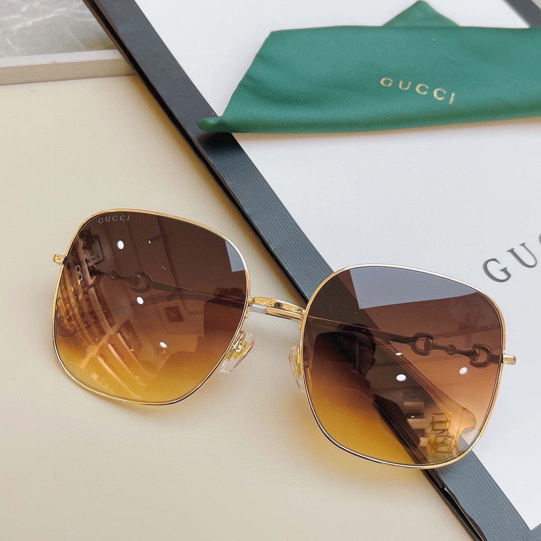  马衔扣 鹿晗同款 高品质一比一，条码袋子包装【GUCC*】古*驰 GG0879S 墨镜女方框1955系