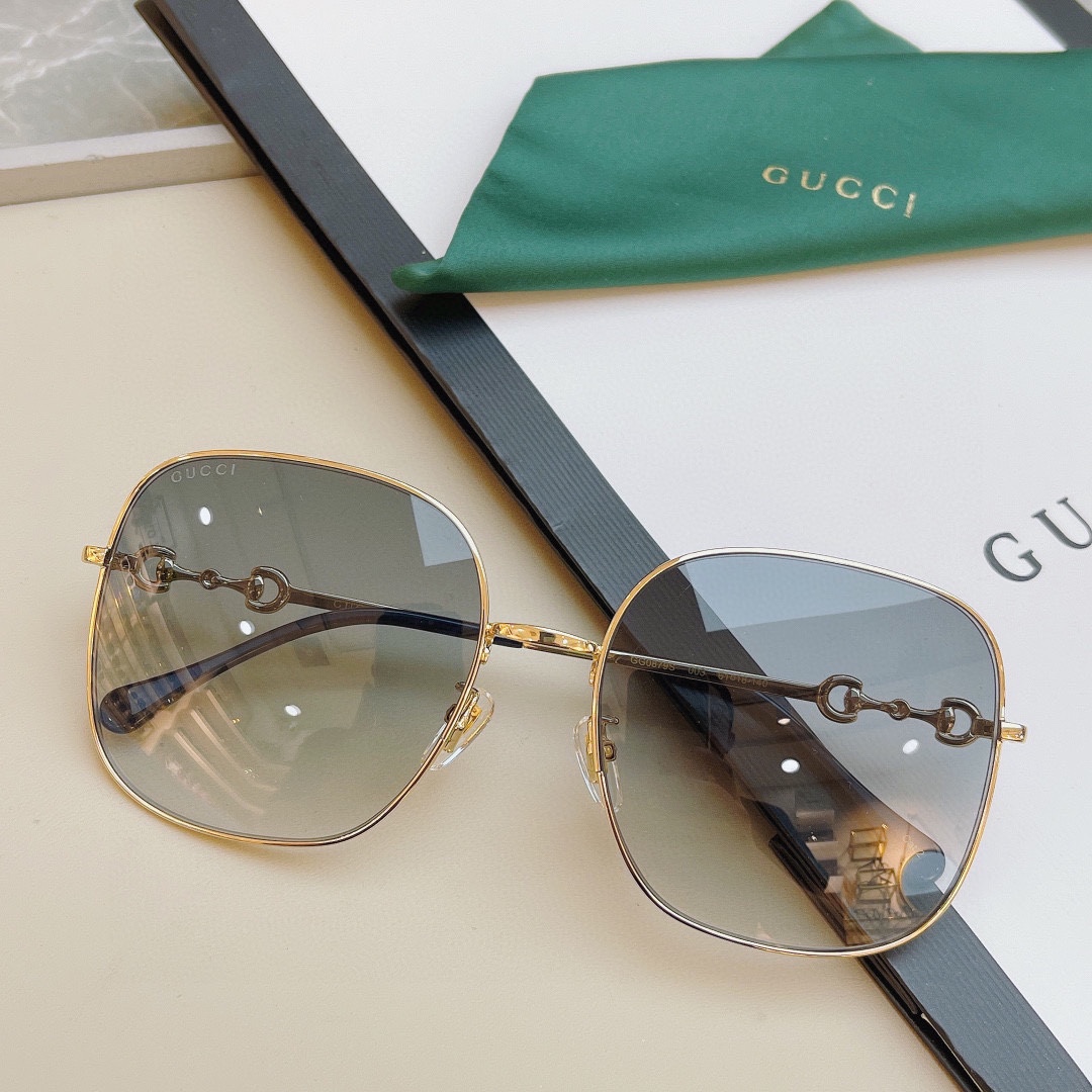  马衔扣 鹿晗同款 高品质一比一，条码袋子包装【GUCC*】古*驰 GG0879S 墨镜女方框1955系