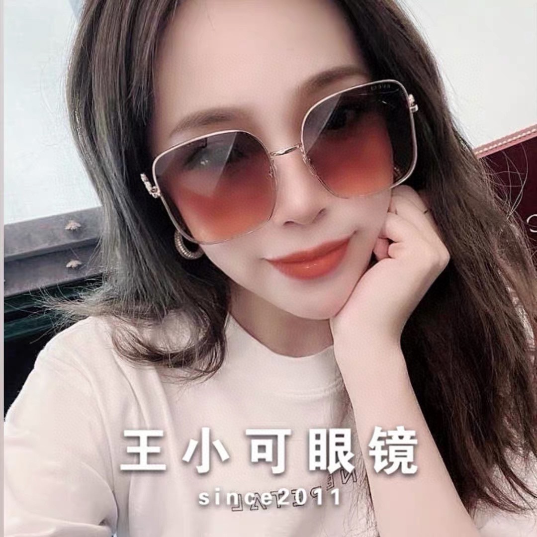  马衔扣 鹿晗同款 高品质一比一，条码袋子包装【GUCC*】古*驰 GG0879S 墨镜女方框1955系