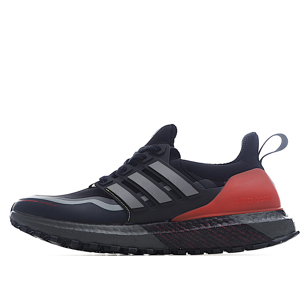 G5 阿迪达斯Adidas UltraBOOST All Terrain 系列跑鞋 彩印的 BOOST 中底以具有辨识度的方式给跑者带来能量反馈；采用反光材料打造标志性的三条杠元素，助力跑者夜间开跑；搭载热融合鞋头支撑保护，在运动过程中给予跑者舒适保障，助力持续释放能量，跑向能量之峰