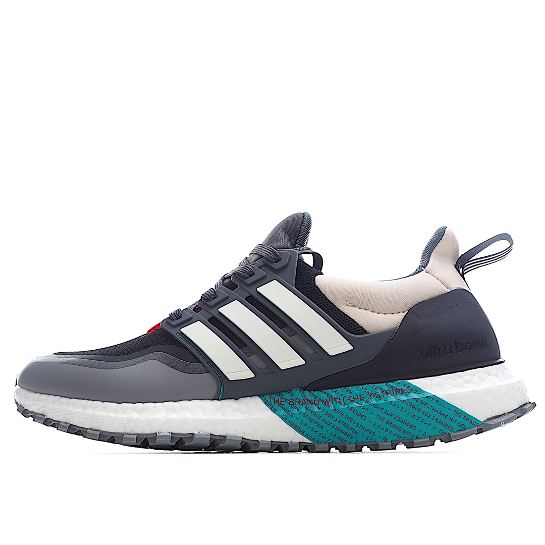 G5 阿迪达斯Adidas UltraBOOST All Terrain 系列跑鞋 彩印的 BOOST 中底以具有辨识度的方式给跑者带来能量反馈；采用反光材料打造标志性的三条杠元素，助力跑者夜间开跑；搭载热融合鞋头支撑保护，在运动过程中给予跑者舒适保障，助力持续释放能量，跑向能量之峰