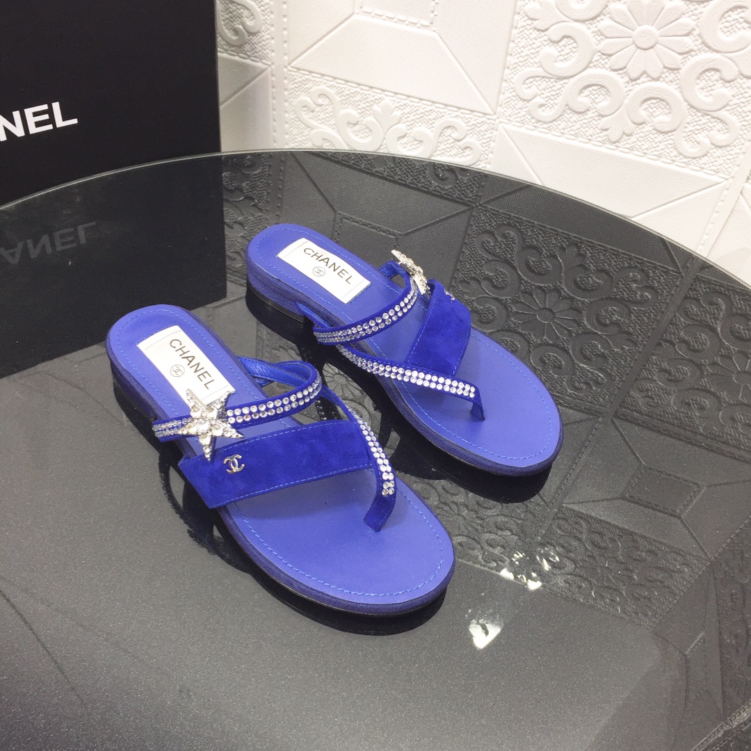 K0   Chanel 香奈儿顶级原单品质 Chanel 小香家珍珠凉鞋拖鞋，香奈儿2022夏季最夹趾人字拖拖鞋面料:牛皮内里/垫脚:牛皮大底:原版真皮大底