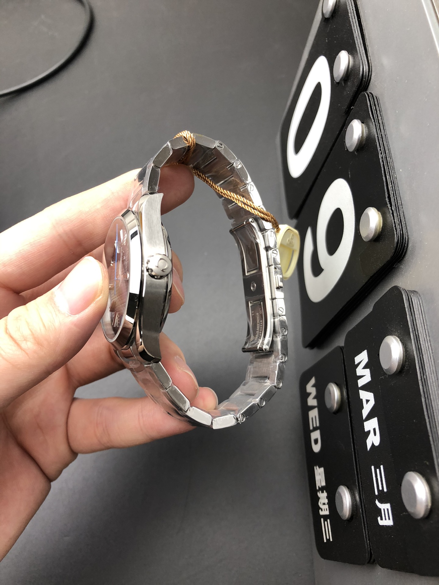 Omega 海马150柚木