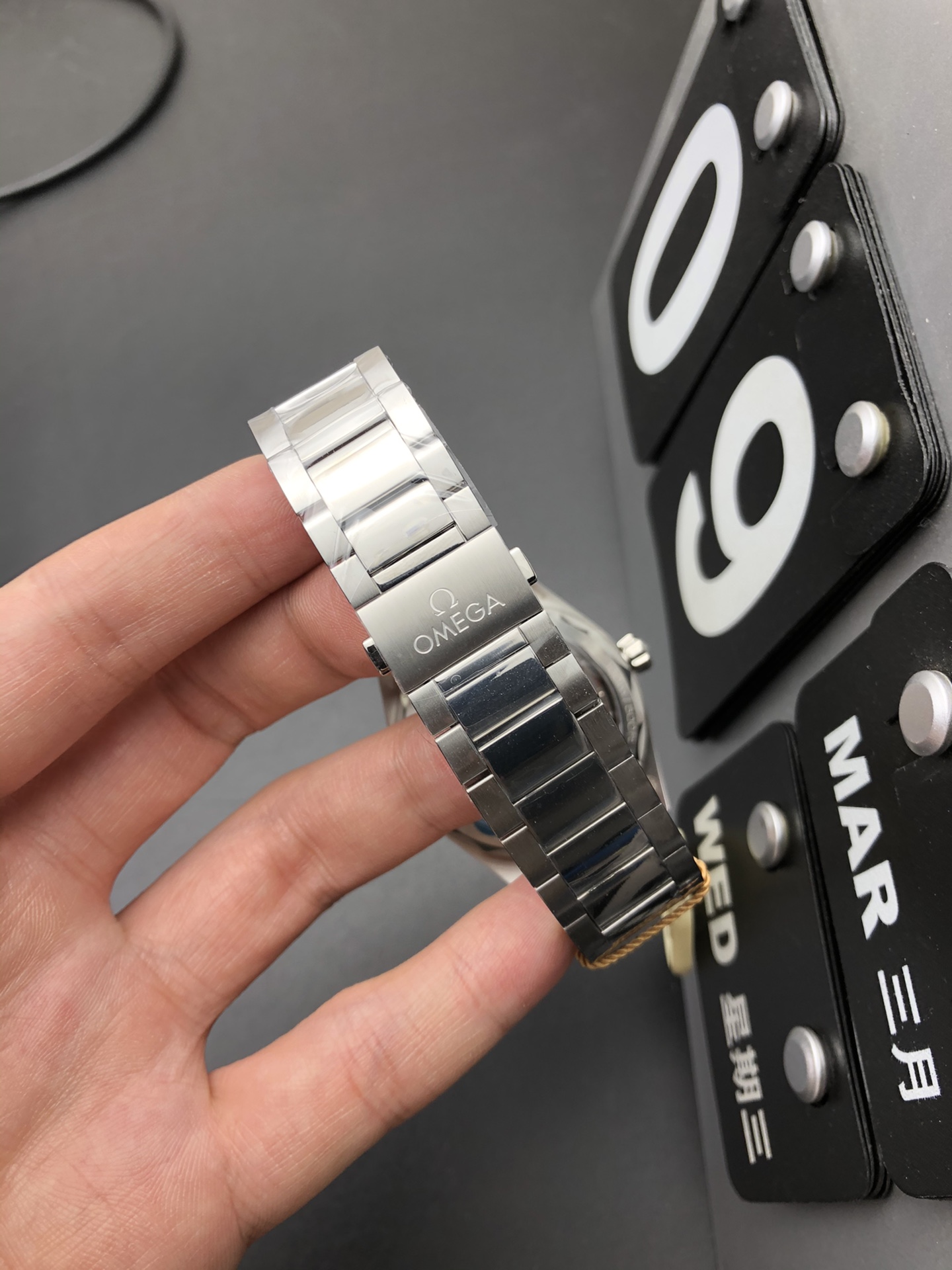 Omega 海马150柚木