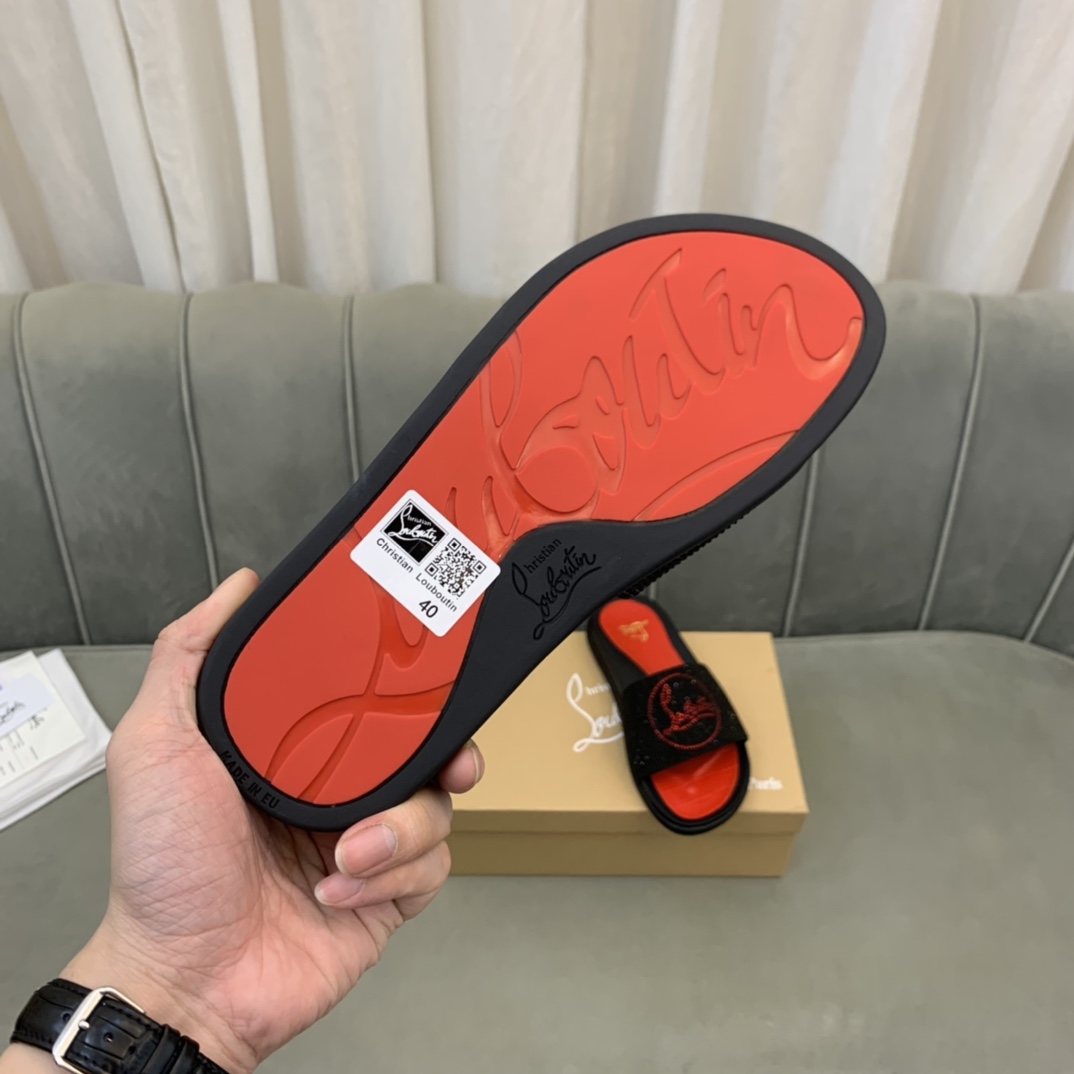 Precio de venta: P140 Marca comercial: CL Red Bottom Shoes* "CL*" slippers Talla normal: 38-44 (Se p
