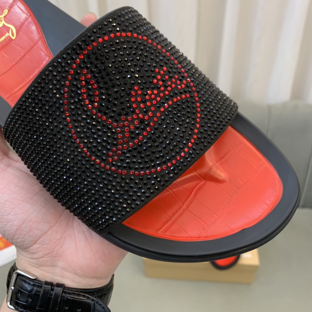 Precio de venta: P140 Marca comercial: CL Red Bottom Shoes* "CL*" slippers Talla normal: 38-44 (Se p