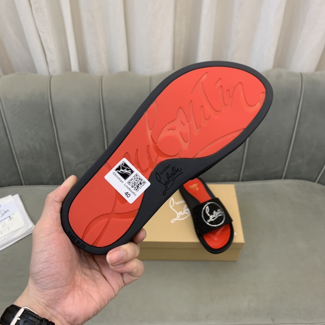 Precio de venta: P140 Marca comercial: CL Red Bottom Shoes* "CL*" slippers Talla normal: 38-44 (Se p