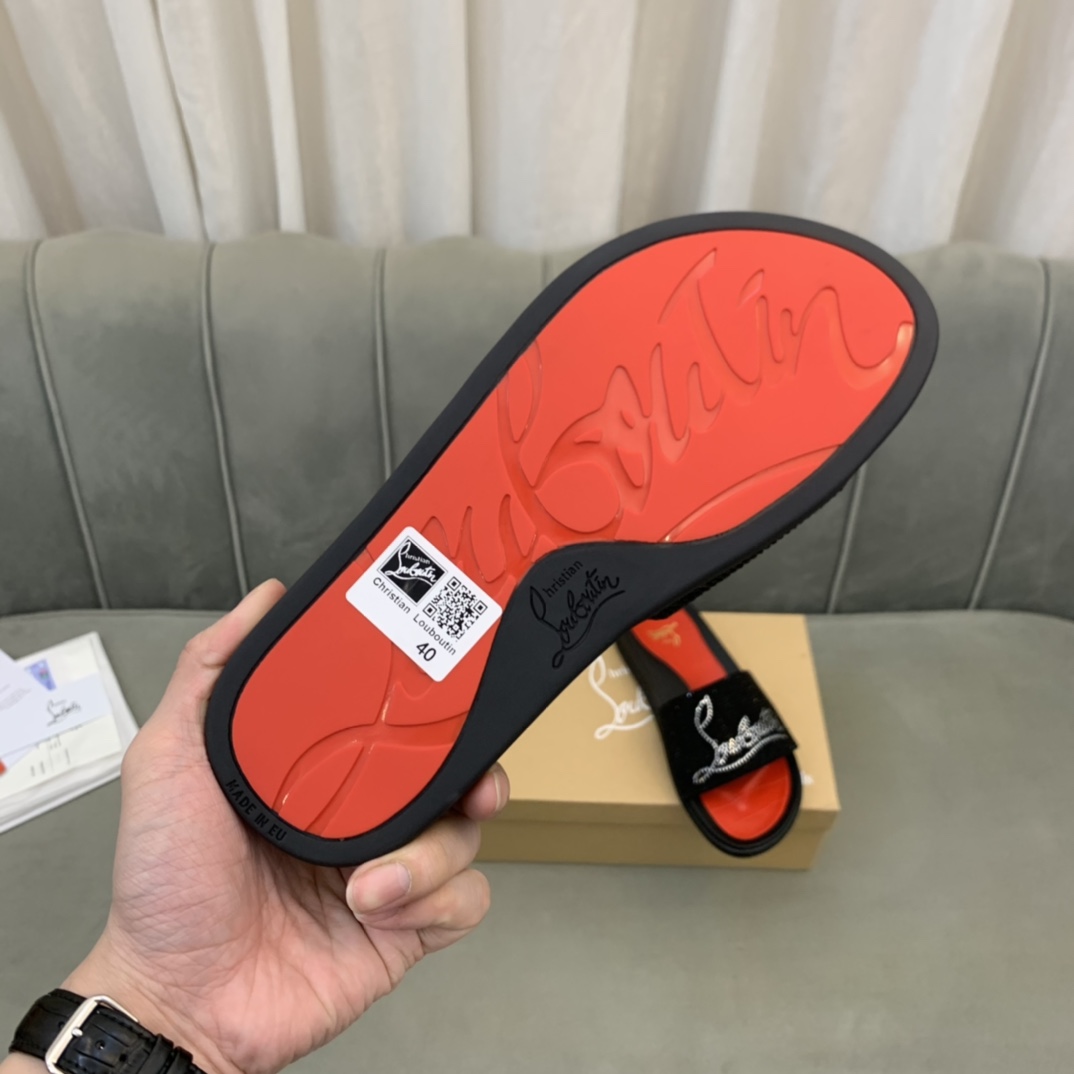 Precio de venta: P140 Marca comercial: CL Red Bottom Shoes* "CL*" slippers Talla normal: 38-44 (Se p
