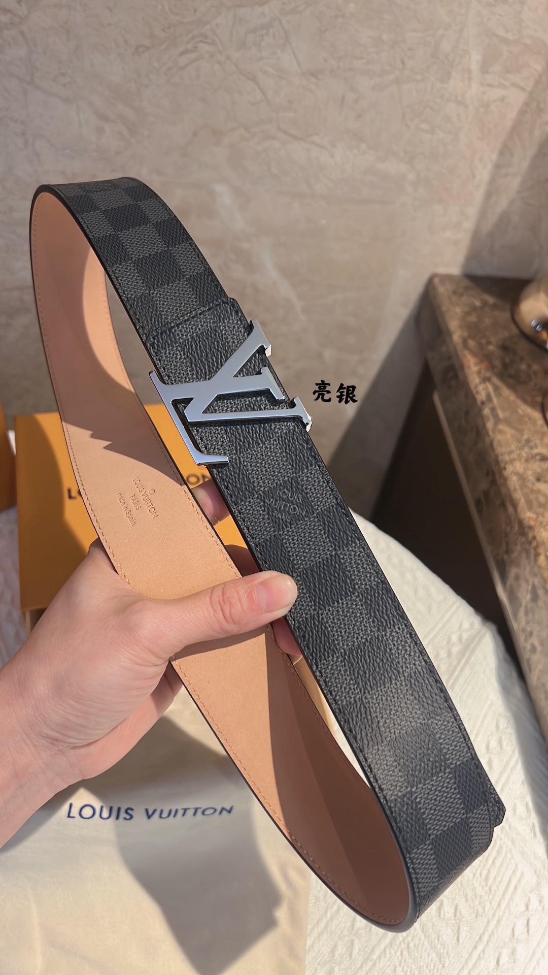 路易威登  标志性字母金属扣搭配经典棋盘格/老花型号:M9808/M9608/M9610 P160
