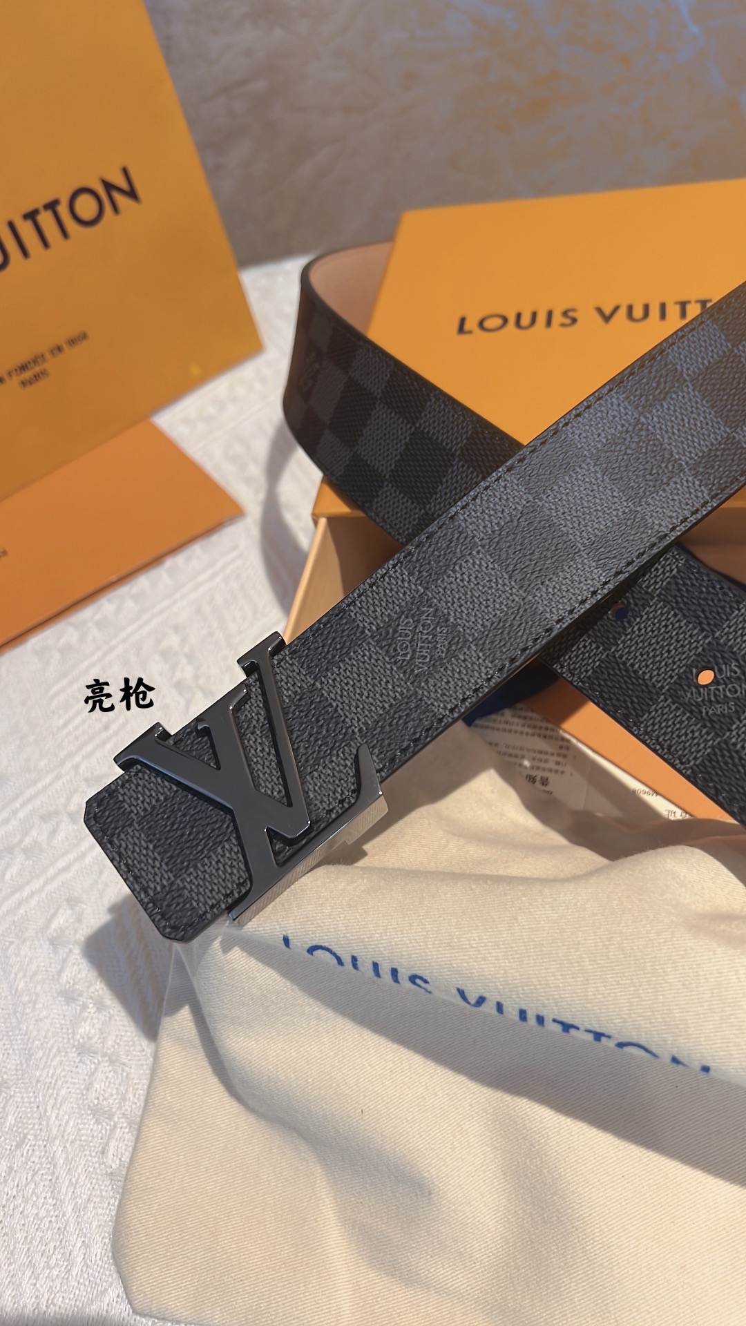 路易威登  标志性字母金属扣搭配经典棋盘格/老花型号:M9808/M9608/M9610 P160