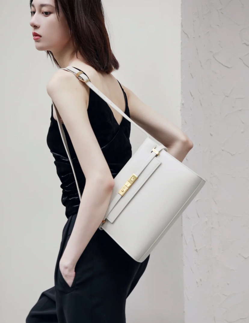 Ysl 𝑴𝒂𝒏𝒉𝒂𝒕𝒕𝒂𝒏 29CM曼哈顿法棍包 579271白色牙签纹金扣