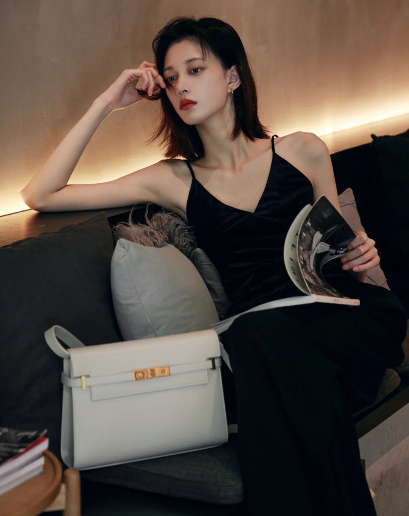 Ysl 𝑴𝒂𝒏𝒉𝒂𝒕𝒕𝒂𝒏 29CM曼哈顿法棍包 579271白色牙签纹金扣