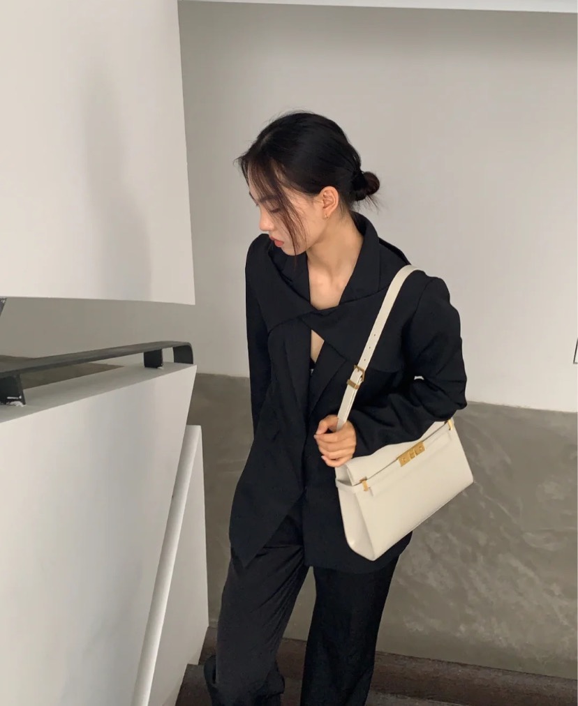 Ysl 𝑴𝒂𝒏𝒉𝒂𝒕𝒕𝒂𝒏 29CM曼哈顿法棍包 579271白色牙签纹金扣