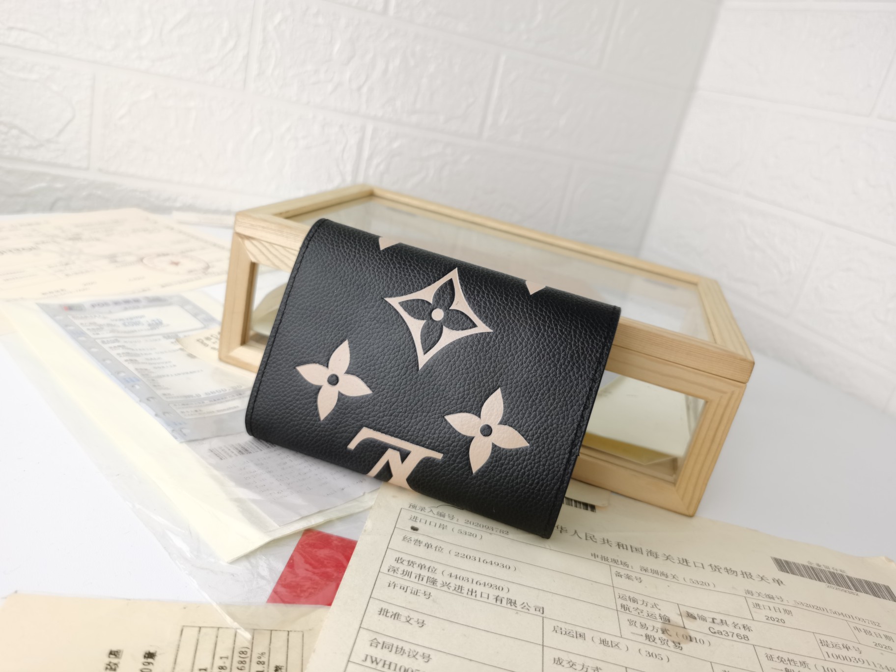 ルイ・ヴィトン Victorine 三折財布 ブラック モノグラムエンプレント