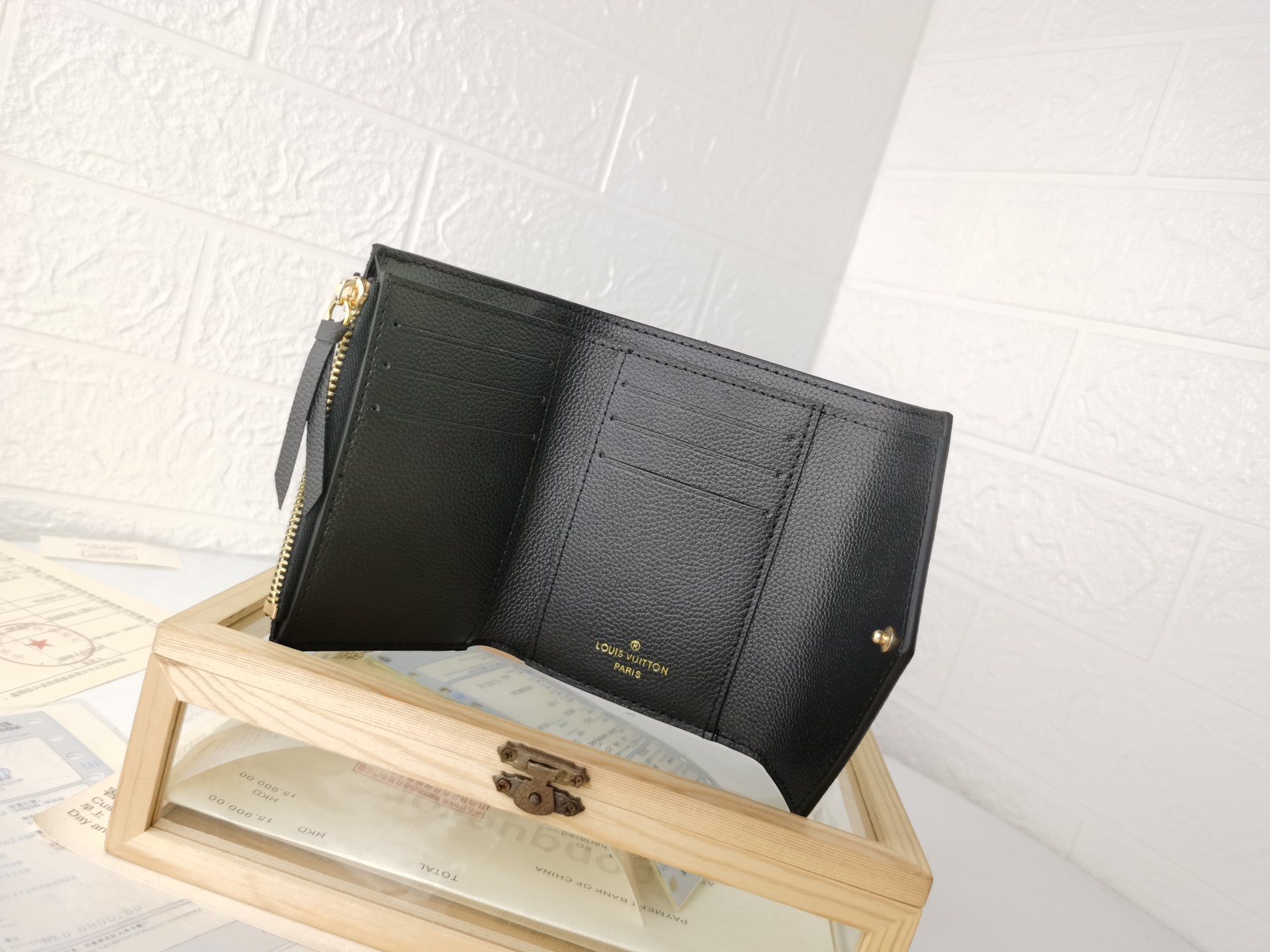 ルイ・ヴィトン Victorine 三折財布 ブラック モノグラムエンプレント