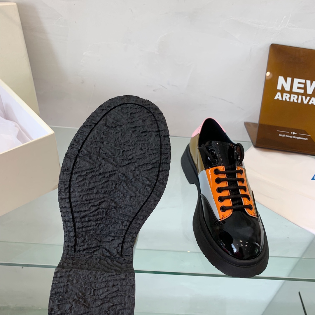 Innovative Super-Flaming Shoe Launch with High-End Quality Development: Code 35-39 - 图片 9
