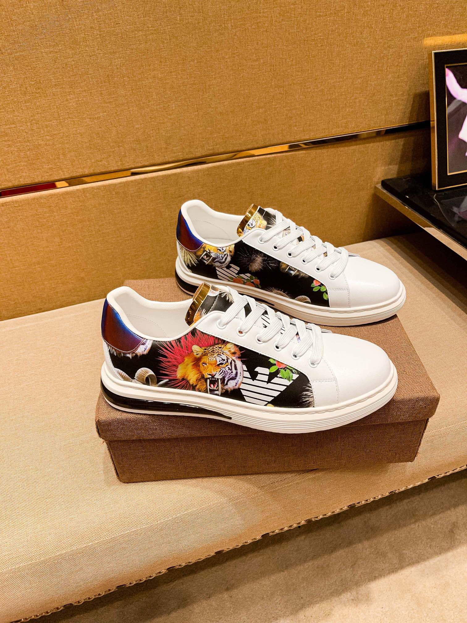 I5   阿玛尼男鞋高端品牌 官网1：1最新力作：鞋面采用意大利进口头层牛皮搭配舒适透气内里➕原版防滑耐磨大底制作 ，让行走更加便捷舒适，惊世之作，与官方的质量相比美的1：1复刻[色]打造时尚个性衬托你的与众不同潮男必备!经典