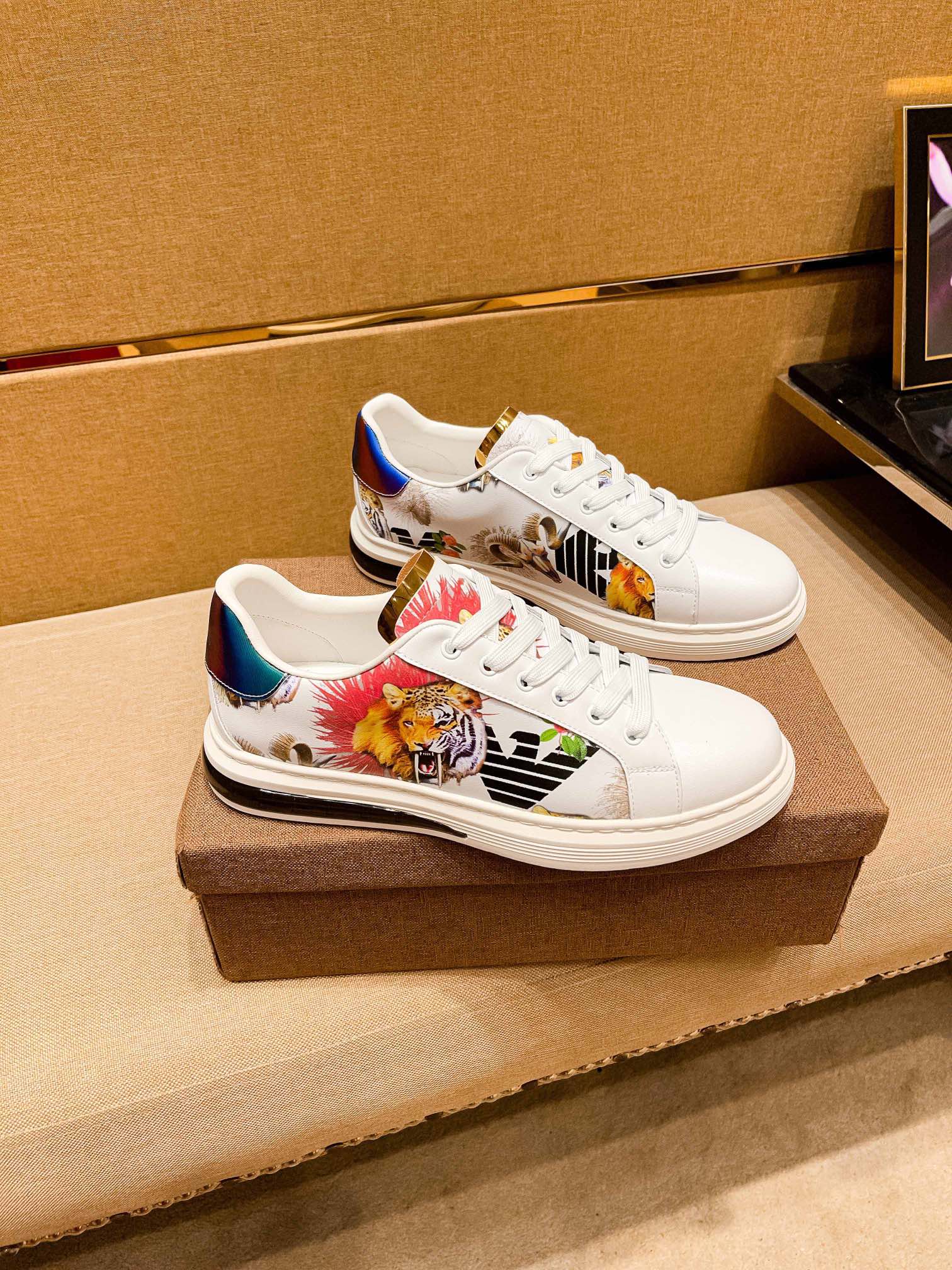 I5   阿玛尼男鞋高端品牌 官网1：1最新力作：鞋面采用意大利进口头层牛皮搭配舒适透气内里➕原版防滑耐磨大底制作 ，让行走更加便捷舒适，惊世之作，与官方的质量相比美的1：1复刻[色]打造时尚个性衬托你的与众不同潮男必备!经典